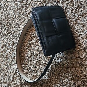 Steve Madden Women's Oversized Woven Belt Bag Size S